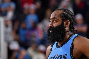 队记：明天快船客战尼克斯 哈登因右脚酸痛出战成疑